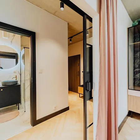 Lux 2 Cieplice * 옐레니아구라