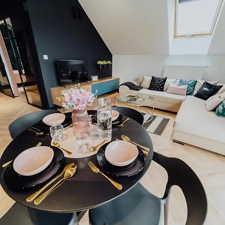 Lux 2 Cieplice 옐레니아구라